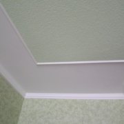 Comment peint le papier peint au plafond