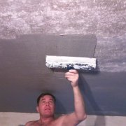 Plâtre nivelant le plafond - comment le faire correctement
