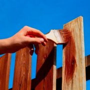 Peinture pour une clôture en bois: laquelle choisir