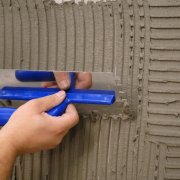Comment plâtrer un mur correctement