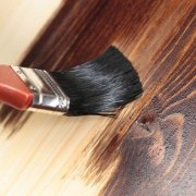 Coloration du bois antique: technique de travail