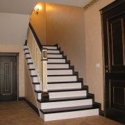 Comment peindre un escalier en bois: faites un choix