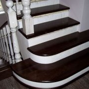 Garniture d'escalier en bois: options de garniture et recommandations générales