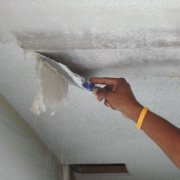 Comment enlever la peinture du plafond: faites-le vous-même
