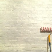 Comment peindre un mur de briques: deux options pour une réparation parfaite