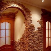 Couleur dans le couloir des murs: caractéristiques de style et choix des matériaux