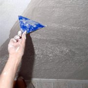 Comment enlever le papier peint du plafond: instructions