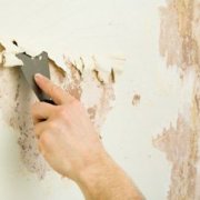Comment est la préparation des murs en béton pour le papier peint