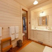 Finition de la salle de bain avec du bois: le choix du matériau