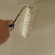 Comment enlever la peinture à base d'eau du plafond