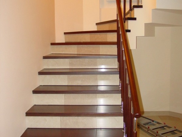 Revêtement d'escaliers en bois